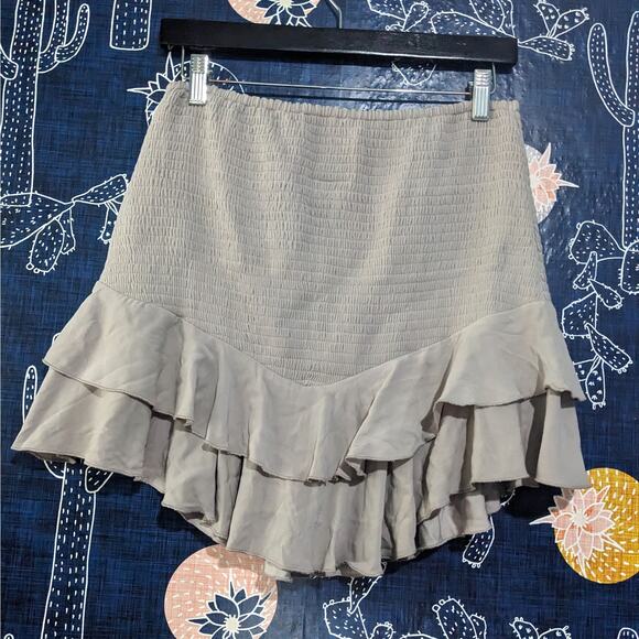 NWT Chaser Heirloom Woven Smocked Tiered Mini Skirt Taupe Women's Size Small - Picture 2 of 7